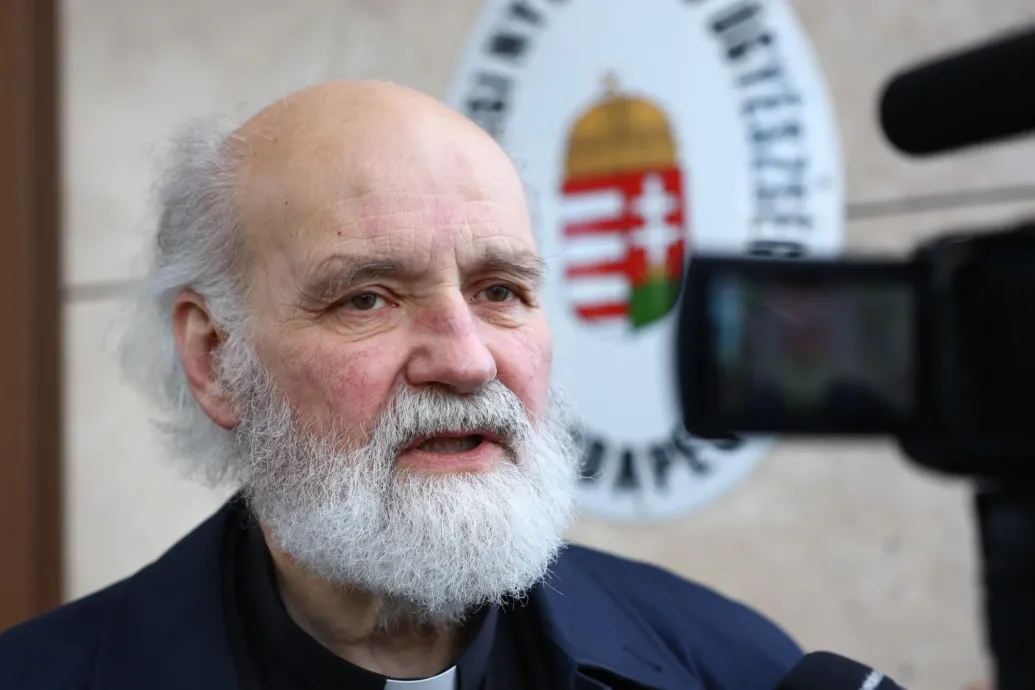 Hatóság elleni erőszakkal gyanúsítják Iványi Gábort