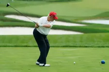 Trump megtarthatja a golfklubjait, de a hallgatási pénz ügyében közeleg a pere