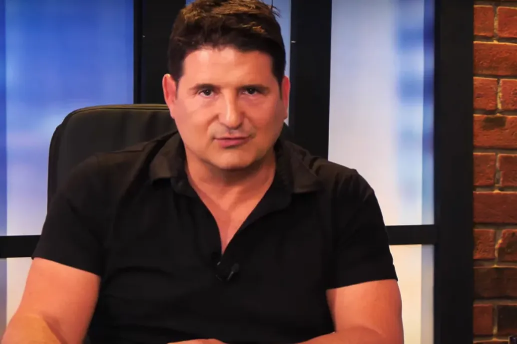 Hajdú Péter a „háttal készült” fotóról: Nem én vagyok rajta és soha nem találkoztam az interjú előtt Varga Judittal