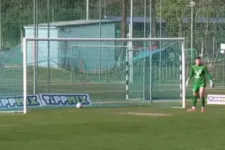 Középkezdésből gól – ritkán látható jelenet a Mosonmagyaróvár–Nyíregyháza meccsen