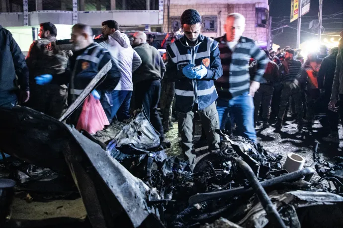 Autóba rejtett bomba robbant egy szíriai piacon, legalább nyolcan meghaltak