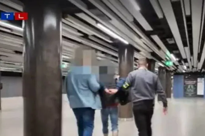 Ellopott részegen egy sportautót Vácon, elgázolta a tulajdonosát, a 3-as metróban fogták el a rendőrök