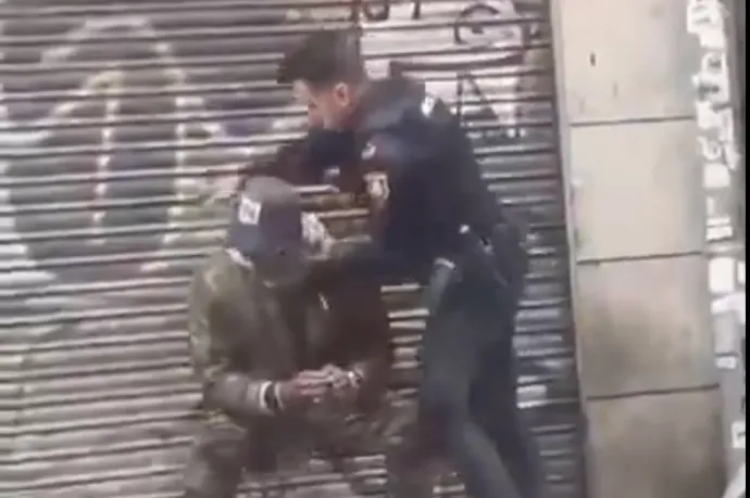 Vizsgálat indult Spanyolországban egy felháborodást kiváltó rendőrségi fellépésről készült videó miatt