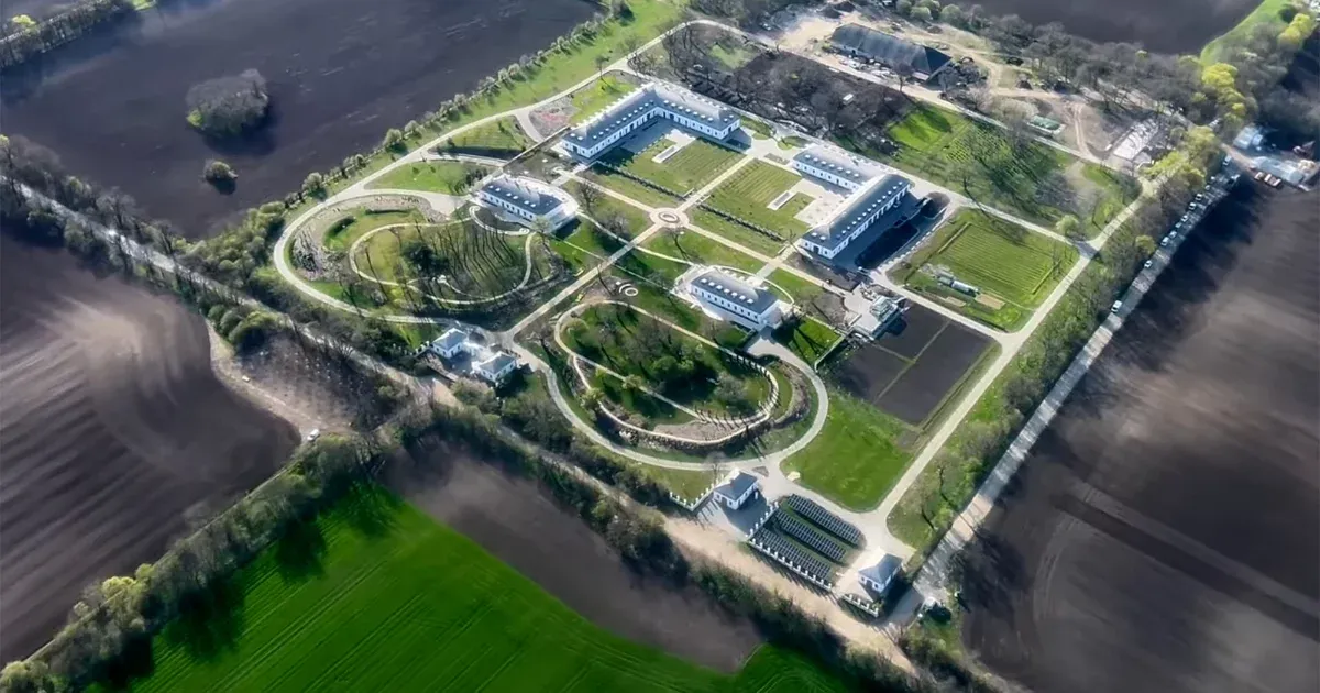 Friss videó készült Orbán apjának hatvanpusztai birtokáról, egy új épület is látható rajta