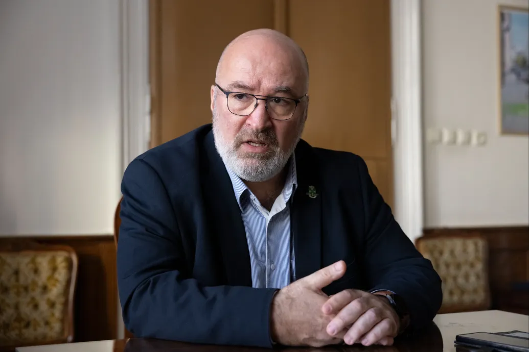 A DK, a Momentum, az LMP és a Párbeszéd is beállt Pikó András mögé Józsefvárosban