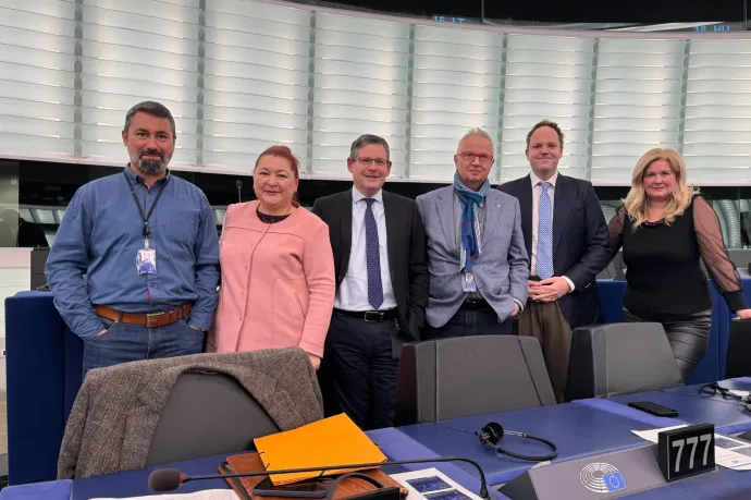 Politico: Három fideszes EP-képviselő is búcsúzhat Brüsszeltől