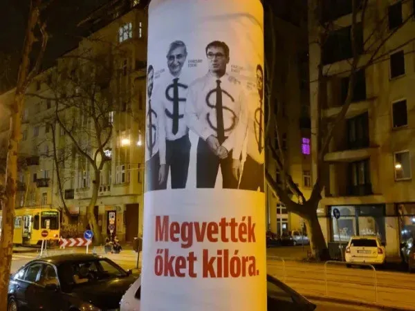 The CÖF billboard in a Budapest street – Photo: Telex