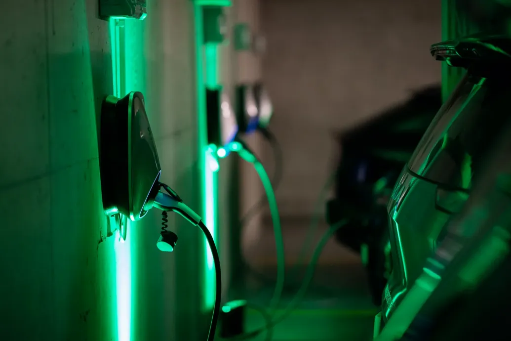 800 villanyautót lehet majd egyszerre tölteni az ország legnagyobb töltőállomásán