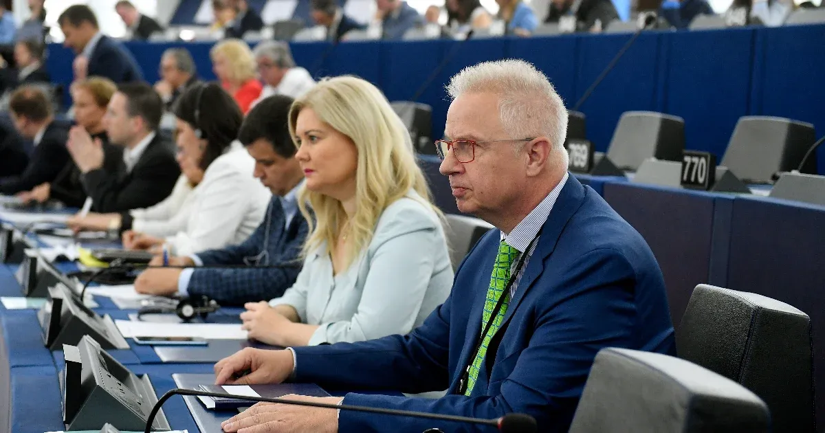 Összeállt a Fidesz–KDNP EP-listája, sok régi képviselőjük távozik Brüsszelből