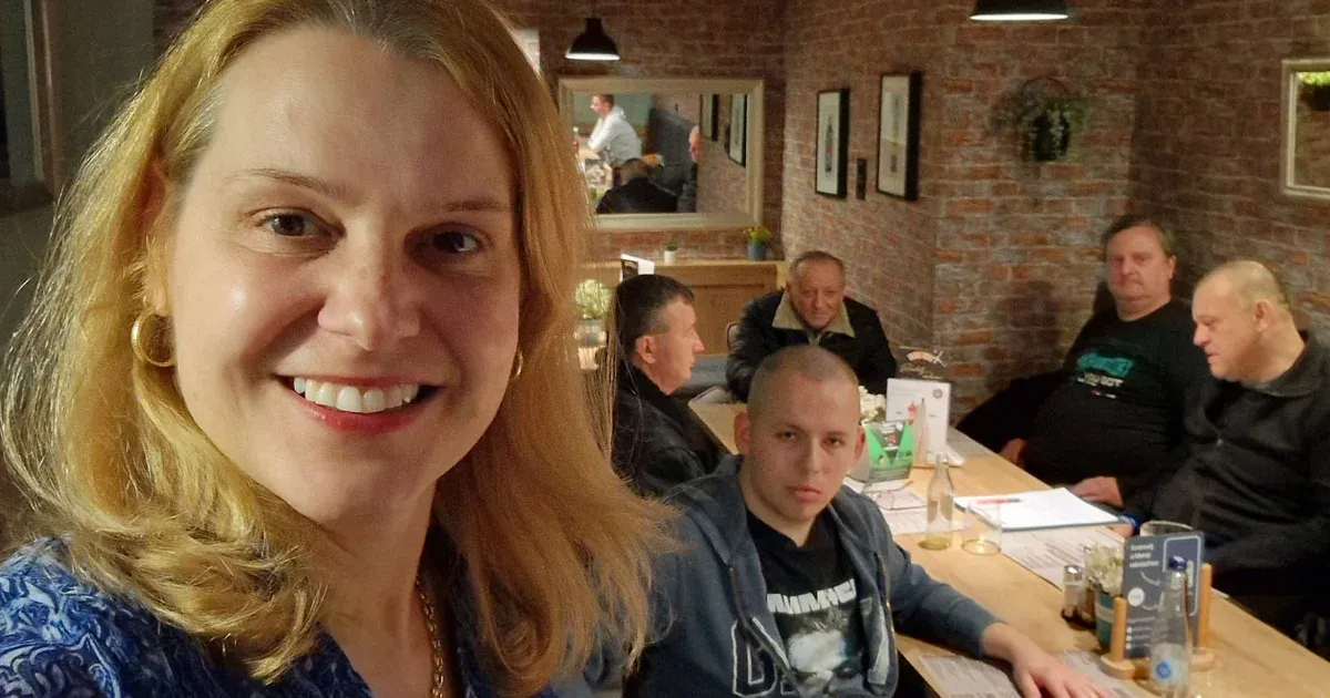 A Mi Hazánk váci szervezetének 16 tagja kilépett a pártból