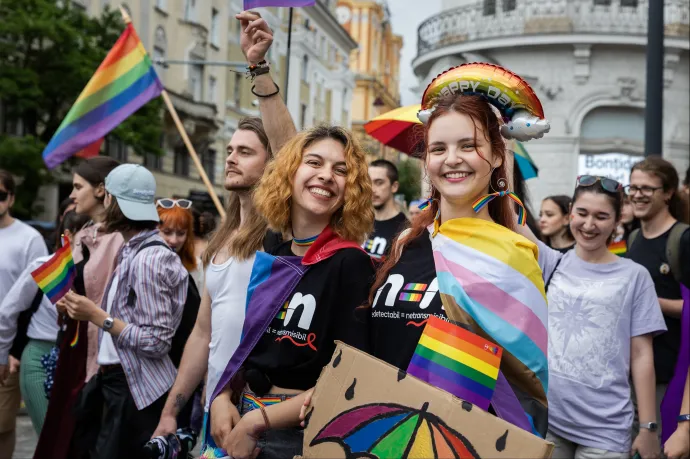 Először támogatja a romániaiak többsége az azonos nemű párok jogi elismerésének valamilyen formáját