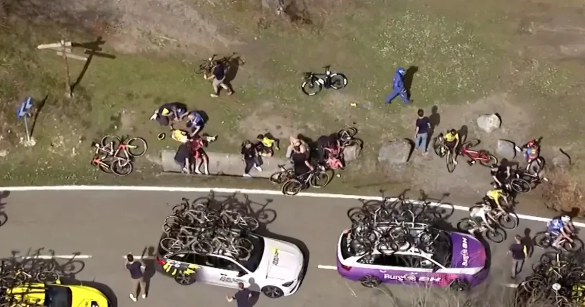 Mentő vitte el Valter Attila Tour de France-győztes csapattársát egy hatalmas bukás után