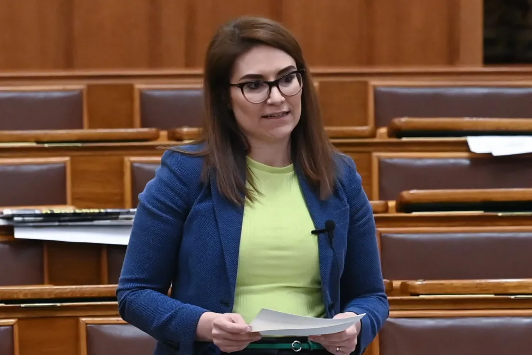 Menczer Tamás helyett Illés Boglárka, a Fidelitas volt elnöke lesz a külügyi államtitkár