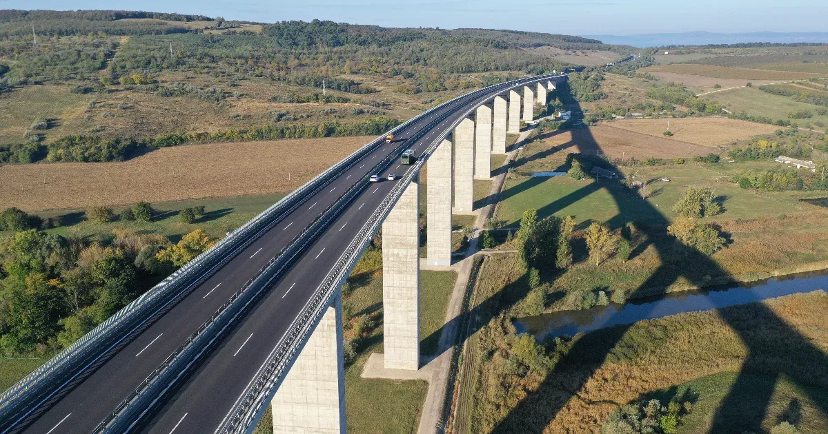 A Kőröshegyi völgyhidat és a Déli pályaudvart is lezárják szombaton