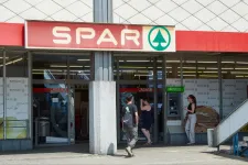 Vizsgálja a Bizottság a magyar kiskereskedelmi különadót, miután a Spar panaszt tett miatta
