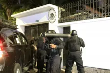 Rendőrök rohamozták meg Mexikó ecuadori nagykövetségét, hogy elfoghassák az ország volt alelnökét