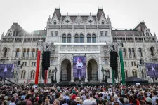 Magyar Péter országjárásra indul, anyák napjára pedig újabb tüntetést hirdetett