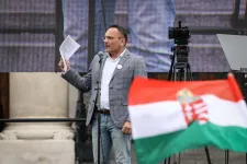 Alig jött le Magyar Péter színpadáról, a DK már be is perelné Szigetszentmiklós polgármesterét