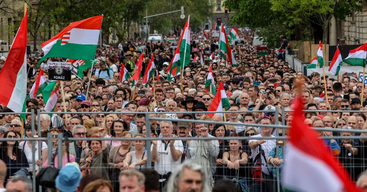 A rendőrség állítja, nem becsülték meg, így nem is közölhették Magyar Péterrel rendezvénye 250 ezres létszámát