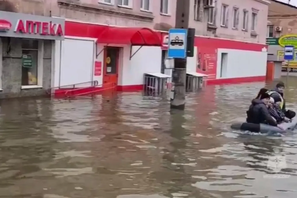 Több mint hatezer embert kellett kimenekíteni Oroszországban az orszki gátszakadás miatt