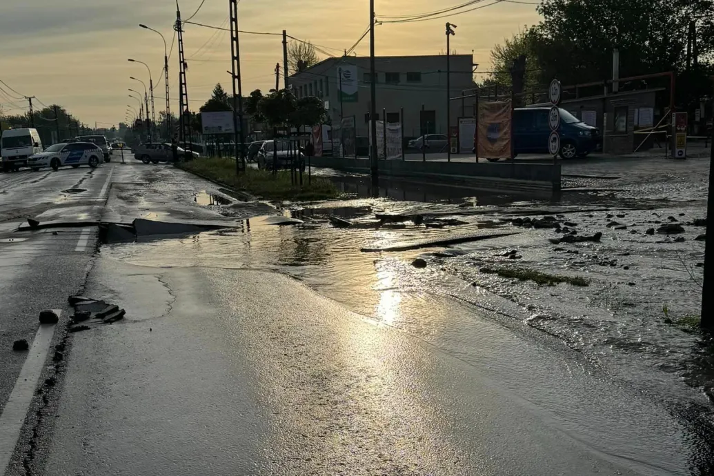 Csőtörés volt a XVI. kerületben, az úttest is beszakadt