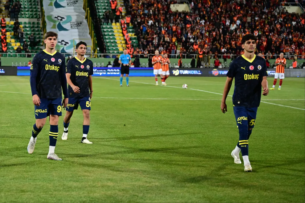 A szégyen estéje: egy perc után levonult a Szuperkupa döntőjéről a Fenerbahce