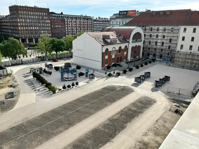 Elkezdődött a Városháza park bővítése, májustól már a budapestiek is birtokba vehetik az új pop-up parkot