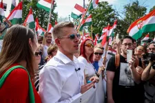 Merészet húzott a Fidesz, és most Magyar Péternél pattog a labda