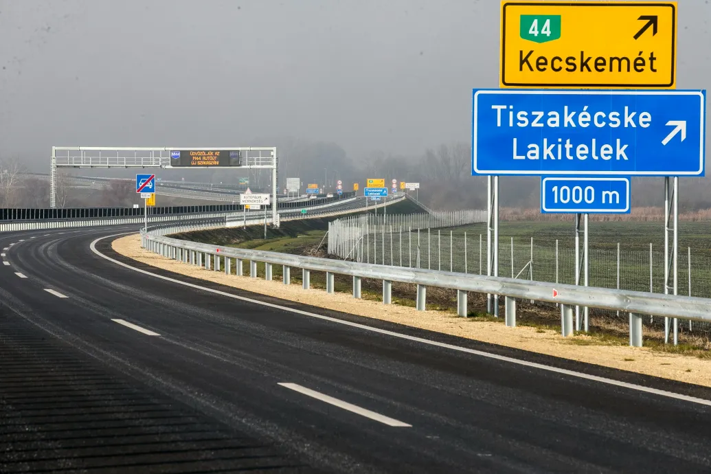 Május elejéig átadják az M44-es és az M6-os új szakaszát