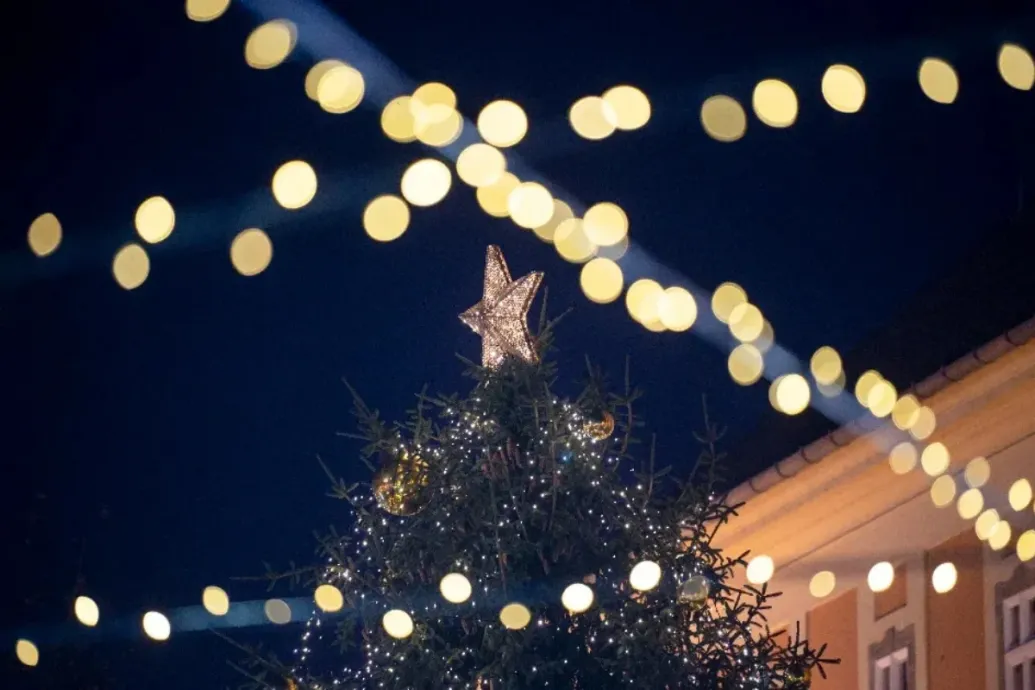 Jövőre két négynapos hosszú hétvégénk lesz, karácsonykor öt napon át pihenhetünk