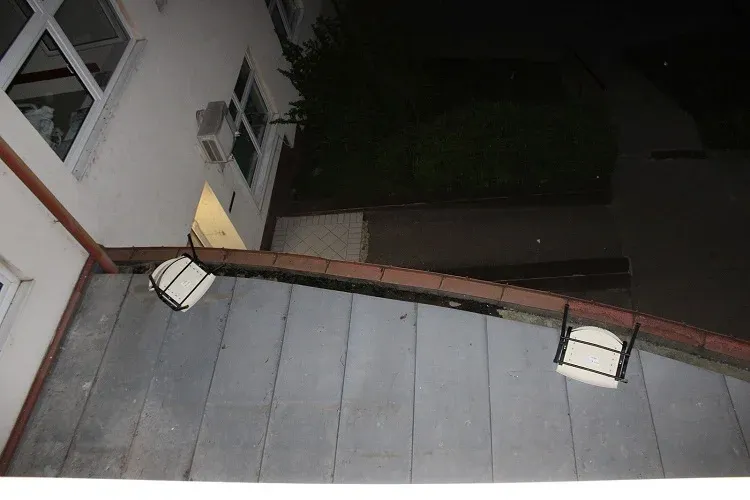 Tört-zúzott az esztergomi kórházban egy férfi, a rendőrök sokkolóval ártalmatlanították