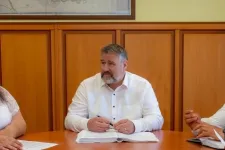A költségvetési csalással vádolt Simonka György újra polgármester lenne Pusztaottlakán