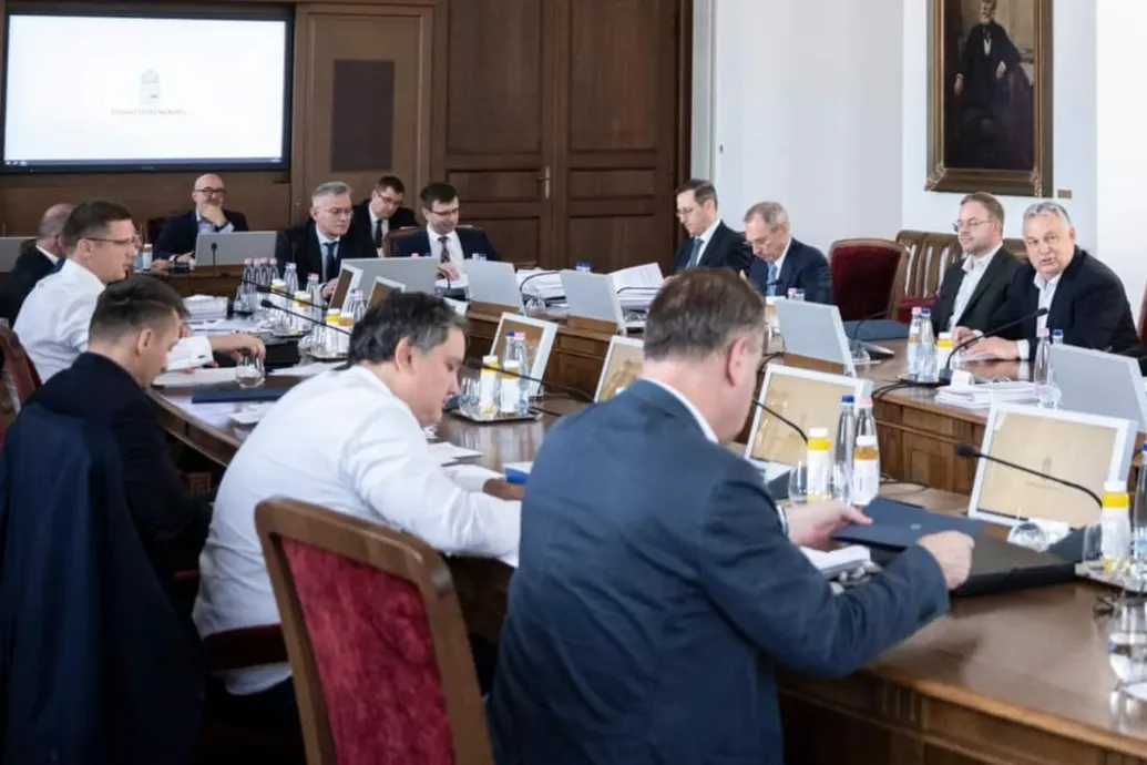 Megkérdeztük, mit csinált a kormányülésen az OBH elnöke
