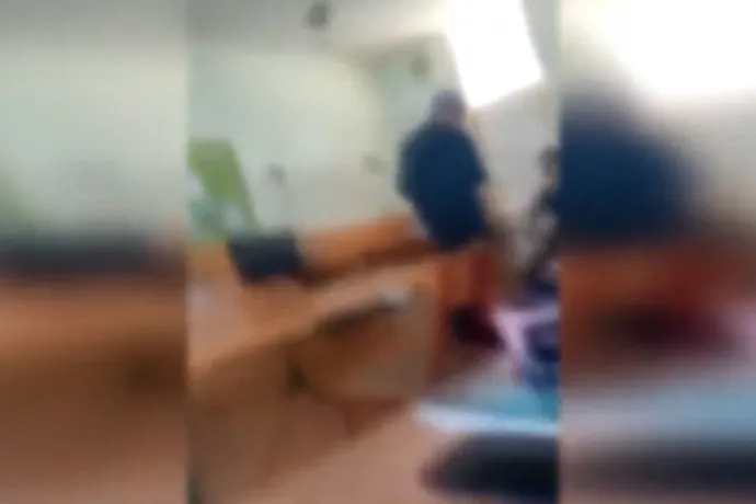 Felpofozott és fellökött egy hatodikos diákot a tanára egy pesterzsébeti iskolában