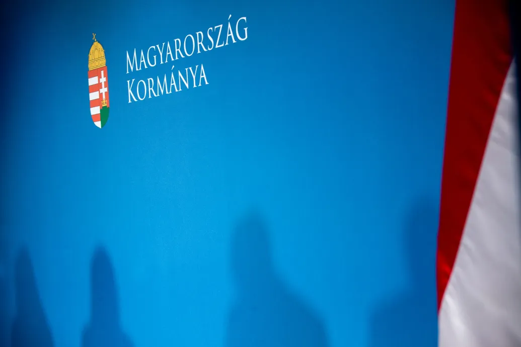 Varga Mihállyal és Nagy Istvánnal tart kormányinfót Gulyás Gergely