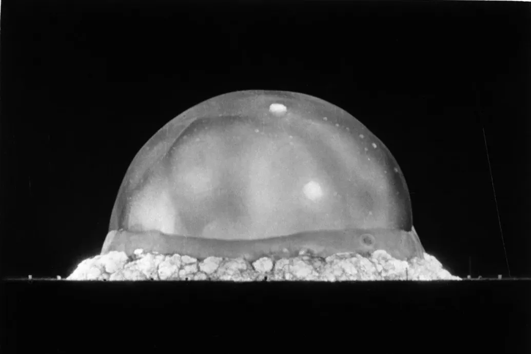 Hullottak az emberek Oppenheimer atombombatesztje után, de Amerika ezt máig nem ismerte el