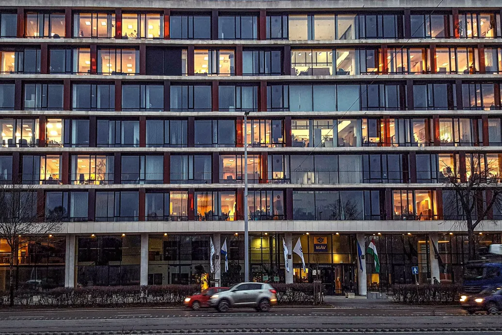 A Mol egyik régi épületébe költözik a MÁV vezérigazgatósága