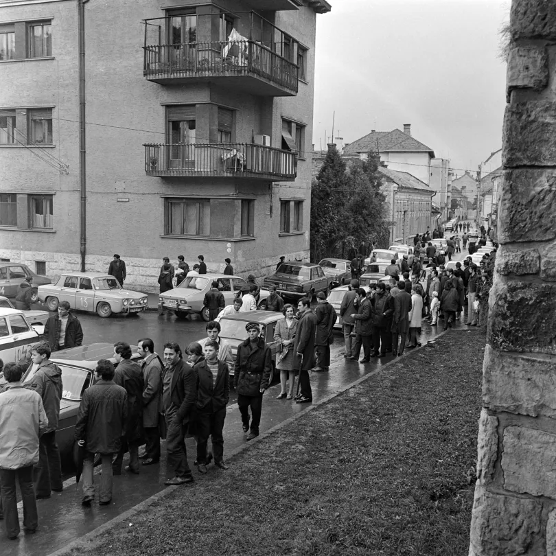 Gyülekező a Szabók-bástyájánál, Kolozsváron, 1972-ben – Fotó: Igazság / Minerva Fotóarchívum
