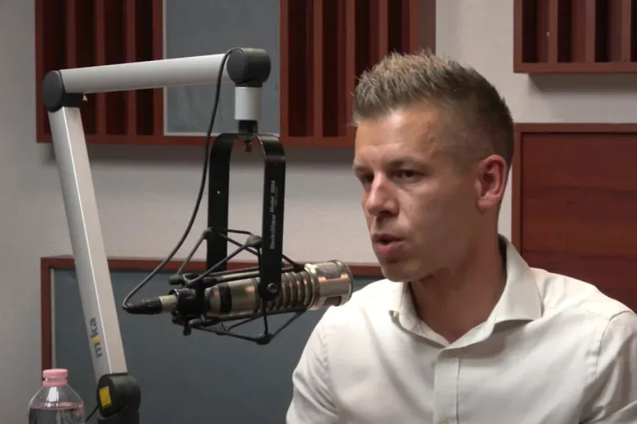 Orosz propaganda terjesztésével vádolják Magyar Pétert az LMP és a Momentum politikusai