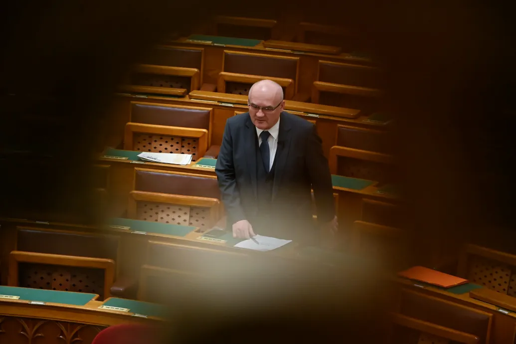 Hende Csaba nem gondolja, hogy megbántotta a családi pótlékosokat bibliai idézetével