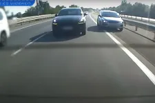 Ez történik, ha a mindenkit letoló Porsche-sofőr nem tud mindenkit letolni az M0-son