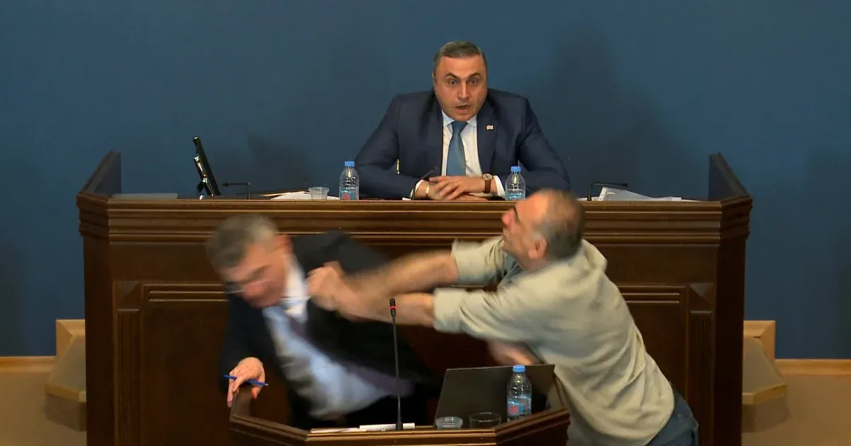 Verekedtek a grúz parlamentben