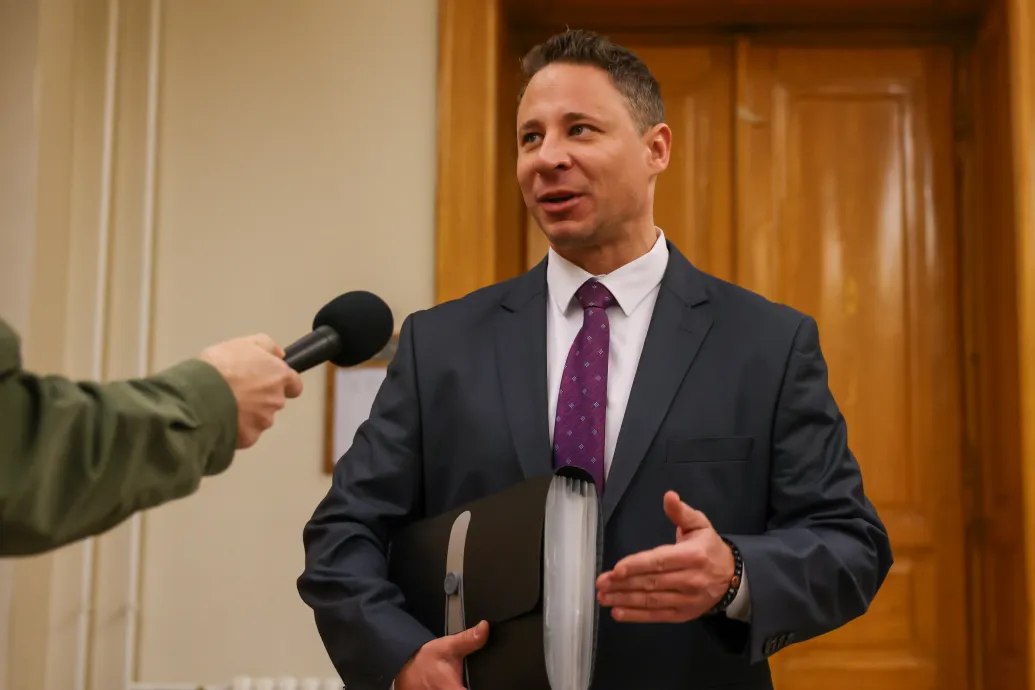 Végrehajtó: Schadl titkárnője azt mondta, az osztalék felén osztozunk mi, a másik feléből kap még Völner Pál is