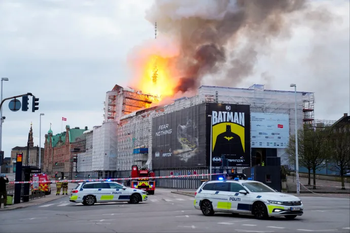 Hatalmas lángokkal ég a koppenhágai árutőzsde történelmi épülete