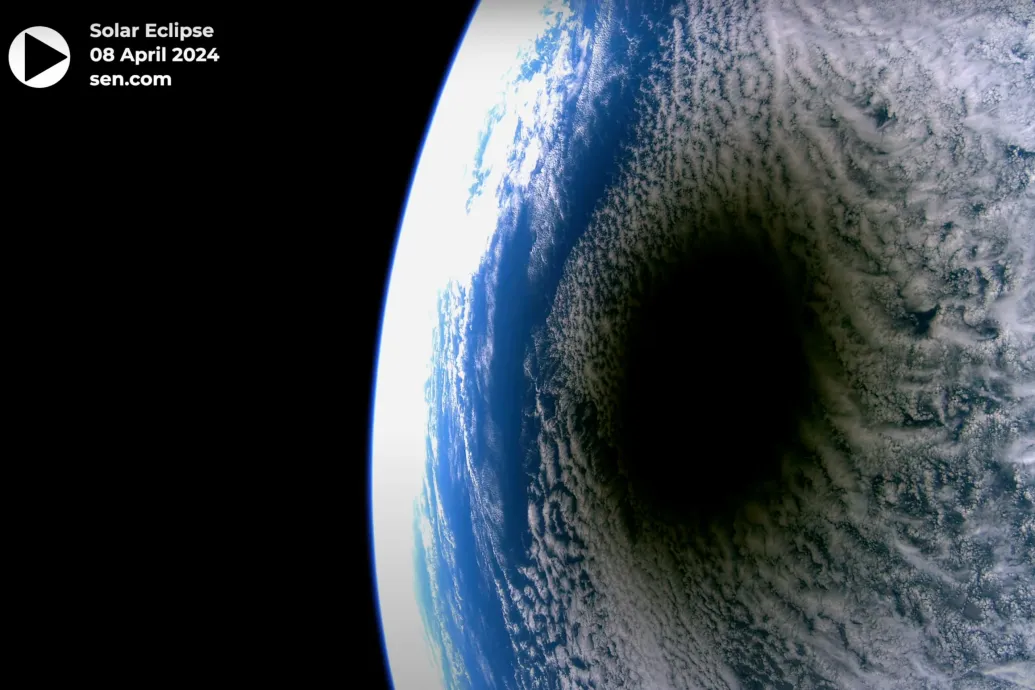 Elképesztő 4K-s videót rögzített egy műhold a napfogyatkozásról