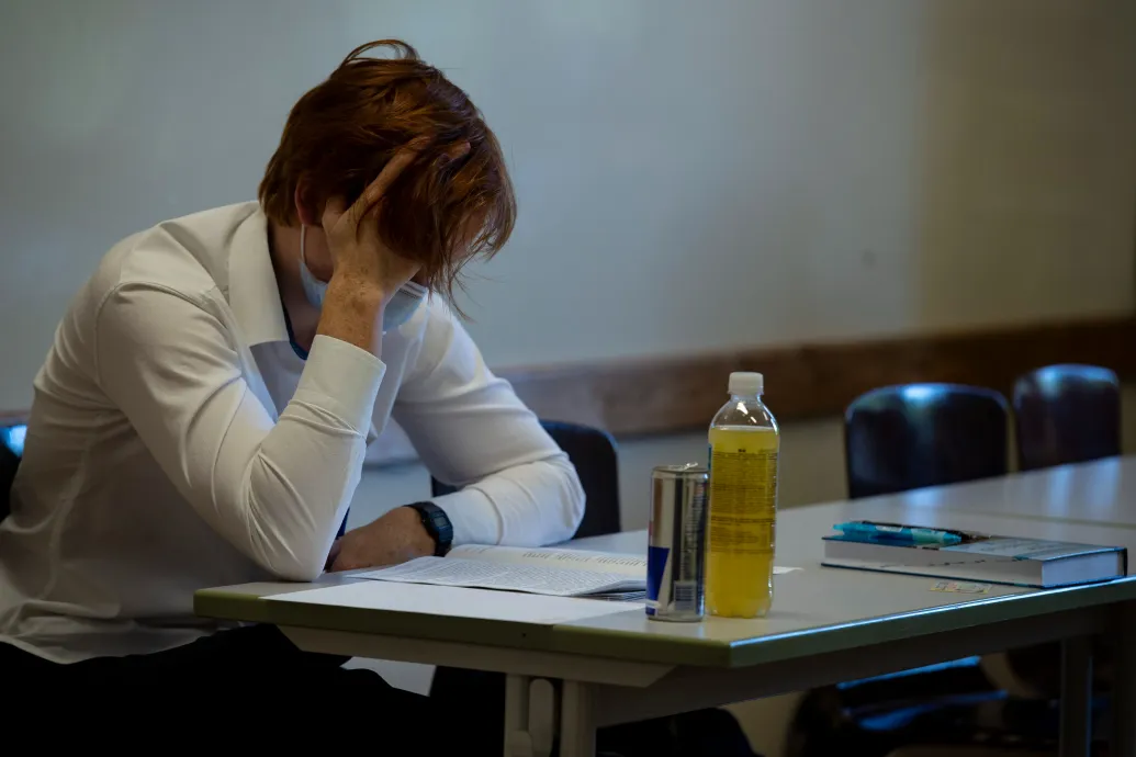 Miért nincs ráírva minden palack kólára, hogy „gyermekeknek nem ajánlott”? – kettős mércét emlegetnek