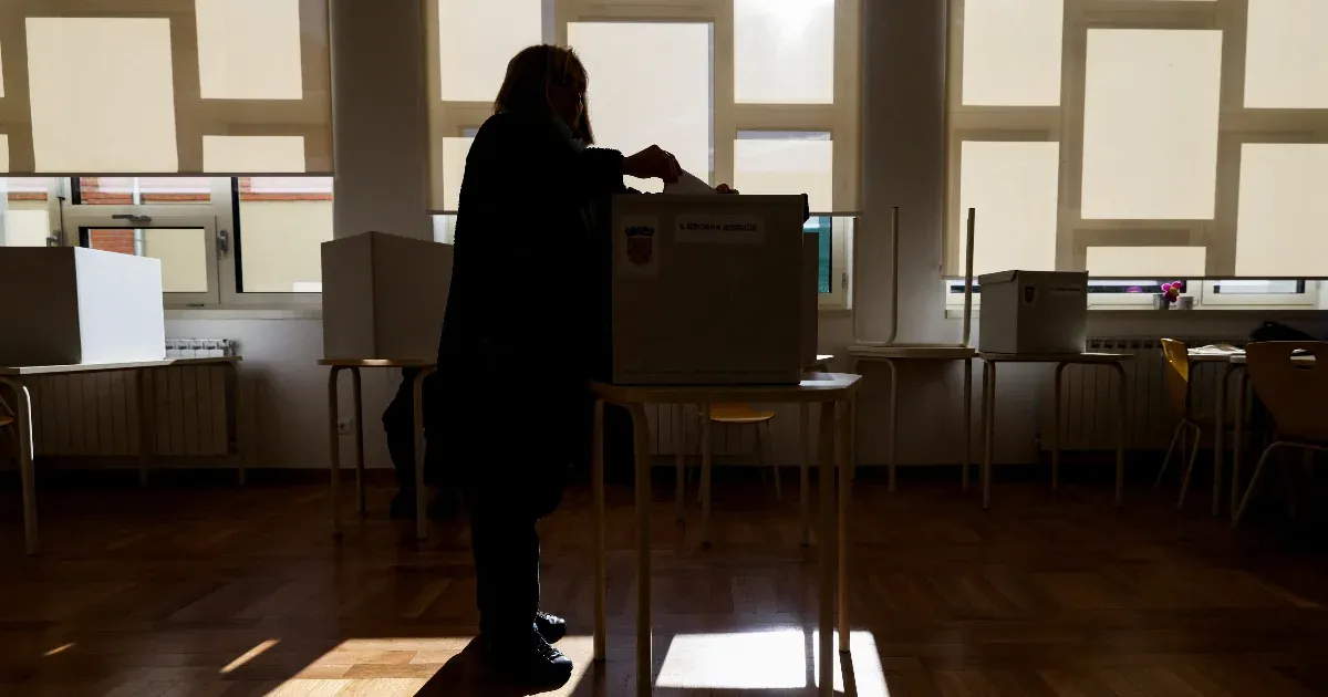 Választásokat tartanak Horvátországban, egyik oldal sem tud önállóan kormányt alakítani