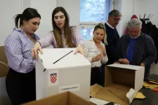 Választásokat tartanak Horvátországban, egyik oldal sem tud önállóan kormányt alakítani