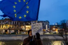 A romániaiak fele látja pozitívnak az EU-t, amivel átlag felett vagyunk