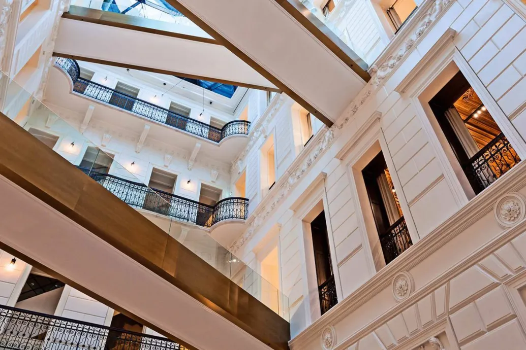 Eladó Gattyán György egykori Andrássy úti luxusáruháza